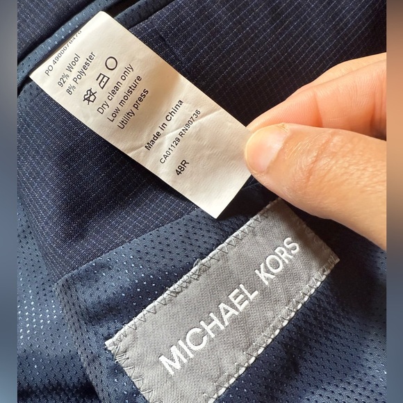 Michael Kors Men’s Navy Suit Jacket Blazer 48R Classic Fit Two Button Wool Blend - Picture 5 of 5